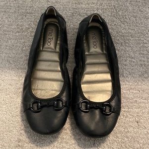Black flats with accent 9.5